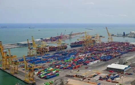 Read more about the article Coastal Structures Require More than Simple Repairs in Marine Contracting